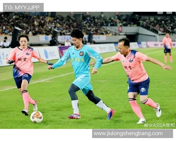 足球明星光临香港引发热议球迷期待见证偶像风采