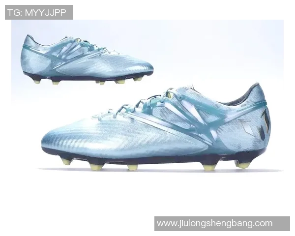 揭秘那些足球明星为何选择穿假鞋的背后故事与影响