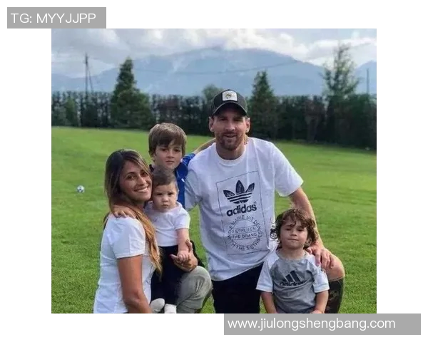 足球明星的残疾儿子名字揭秘背后的感人故事与家庭生活 足球明星的残疾儿子名字揭秘背后的感人故事与家庭生活