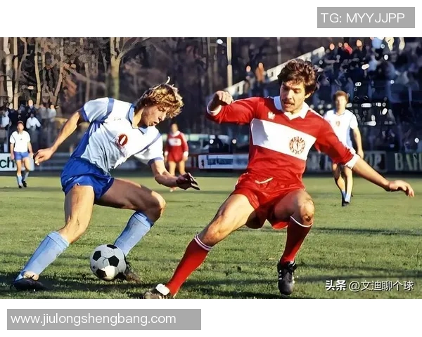 高个足球明星的传奇人生与赛场风采揭秘